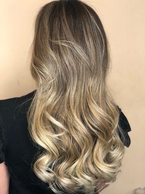 Looking for a change in style before the new school year? This clients subtle balayage allows for the perfect change in style ‍‍