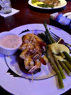 Steak with shrimp and asparagus with hollandaise sauce