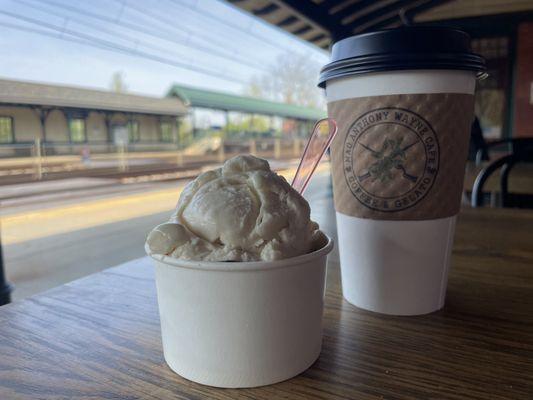 Gelato and coffee on the train tracks