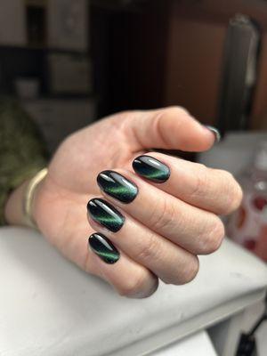 Cat eye manicure