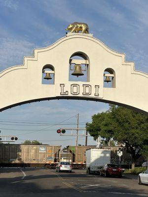 Photo must! Lodi arch with train!