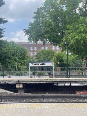 Bronxville Station