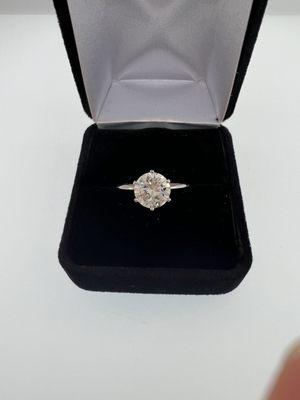 Diamond engagement ring