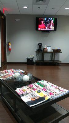 Elite's very clean waiting area with complementary coffee and snacks