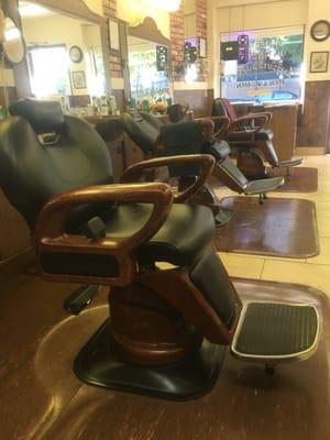 Easy reclining chairs for nice comfortable hot lather shaves