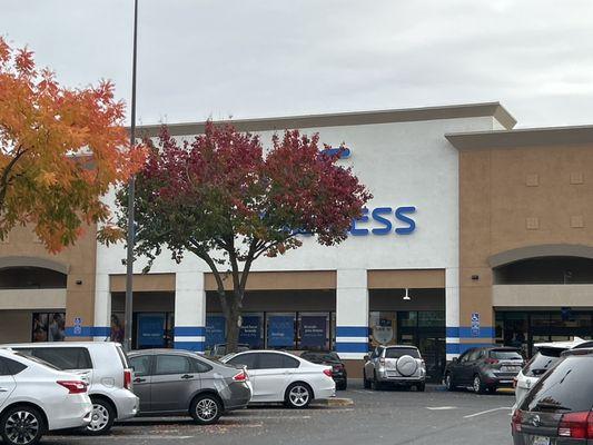 Exterior in the Safeway Arden Plaza