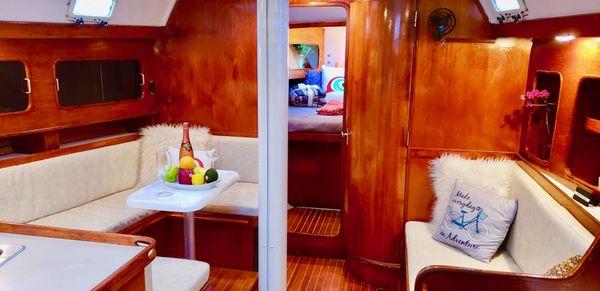 Therapy 43' Sailboat Spacious Galley Interior. Great for 1/2 day & Overnight Boat & Breakfast Cruise.