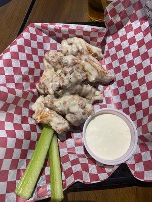 Parmesan garlic wings - don't know what kind of sauce this was .    Did not taste good at all.  Wings rubbery.