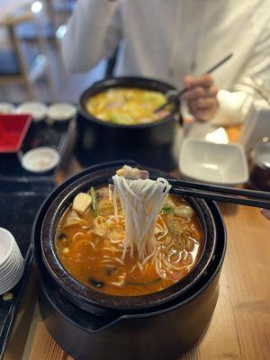 Spicy sliced beef rice noodle