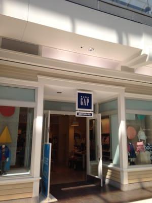 Natick GAP -- Natick Mall : 1245 Worcester Street / Route 9, Natick                Storefront