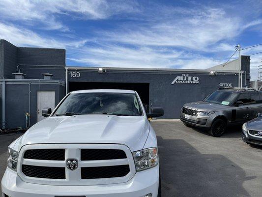 Here we are at one of the dealerships we have, they always have some nice cars ! Call me for your quote. What are you waiting for ?