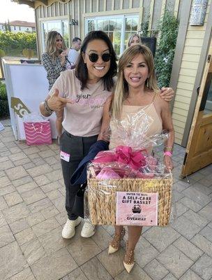 Our giveaway winner at the Real Estate in Heels event.