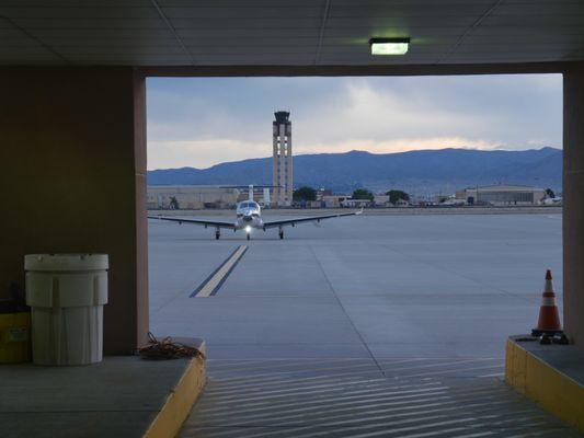 Boutique Air PC12 arriving at Gate E1 in Albuquerque