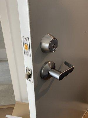 Apartment lockset