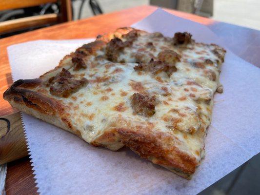 Sausage mushroom pizza