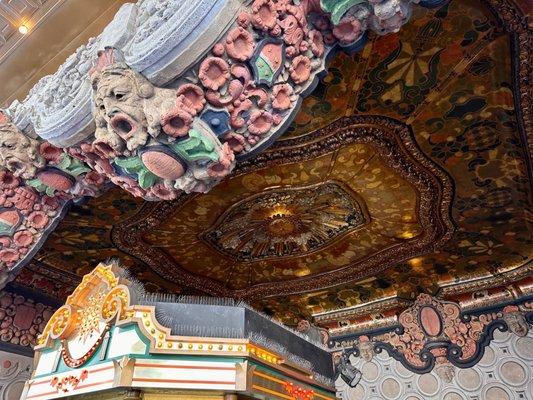 El Capitan lobby ceiling