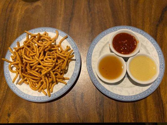 Fried noodles w/ sauce