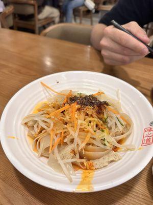 Steamed Cold Noodle in Hot Sour Sauce