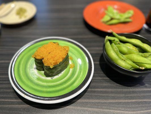 Tobiko nigiri & edamame