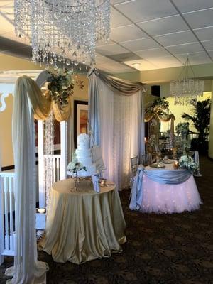 Rent our props to showcase your cake and highlight your sweetheart table!