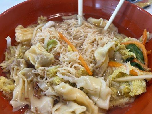 Wonton noodle soup