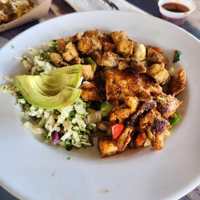 Protein bowl with spicy salmon and chicken