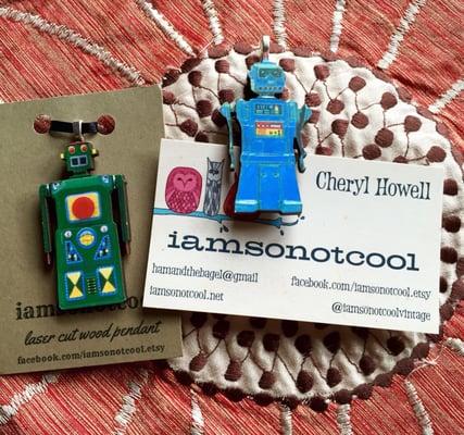 I bought some cute robot pendants.