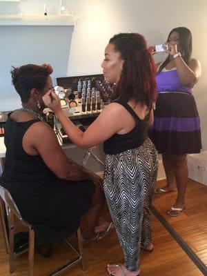 MiMi the celebrity make up artist to the stars in action!