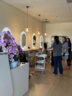 Very cozy salon-like environment. This is where they would scan your scalp and also where your final treatment takes place.