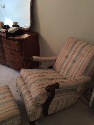 I am trying to sell the stripe chair with Ottoman great fir bedroom