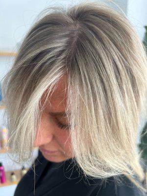 Beautifully blended platinum blonde baby light-foliage. Super soft blend with dramatic front facing money piece.