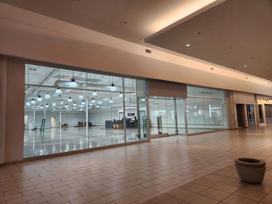 Last day the interior of the mall was open.