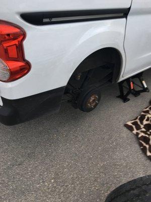 Tire change Nissan NV200