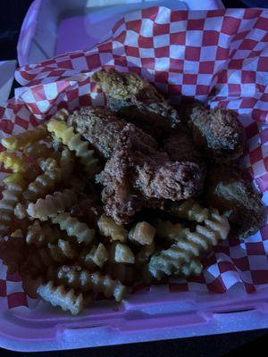 Lemon pepper Wings & Fries Combo (served with fries and a drink)