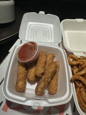 6 Pieces Mozzarella Sticks