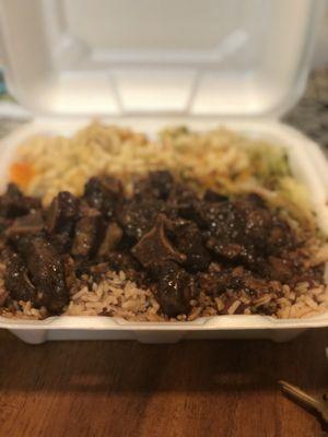 Oxtails and rice and beans cabbage Mac and cheese.