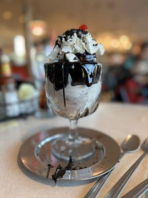 Cookie jar sundae