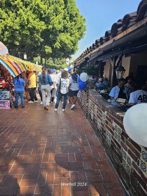 Plenty dodger players enjoying the placita