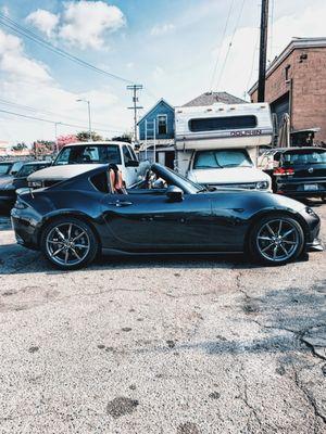 Fantastic job installing the aero parts which all came from different companies (Greddy front lip, MazdaSpeed side skirts, AutoExe diffuser.