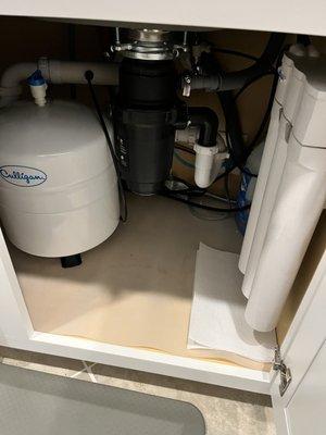 Reverse osmosis tank and filters