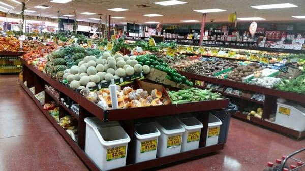 Produce section (Note bulk beans and such below)