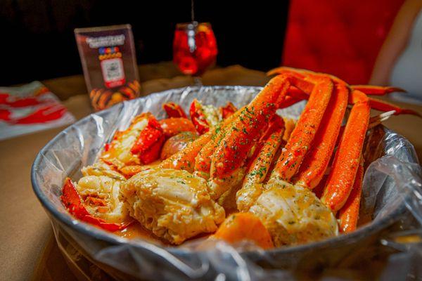 Snow crab legs with the ultimate sauce