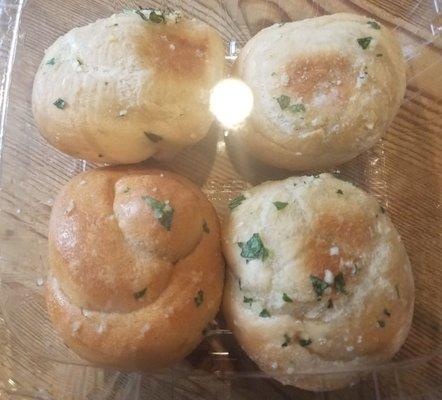 4 garlic knots