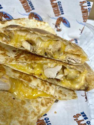 Chicken quesadilla no pico