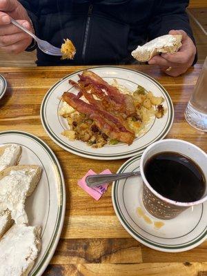 Eggs, bacon and bagel