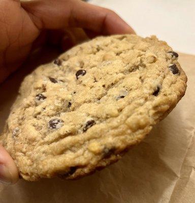 Chocolate chip cookie