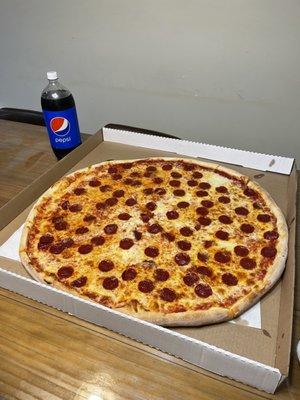 30 inch big mama pie with a 2L Pepsi for comparison