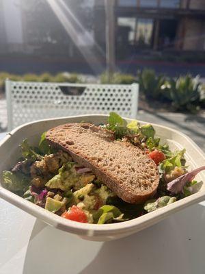 Guacamole greens salad