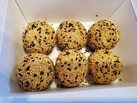 Hot sesame balls filled with red bean.