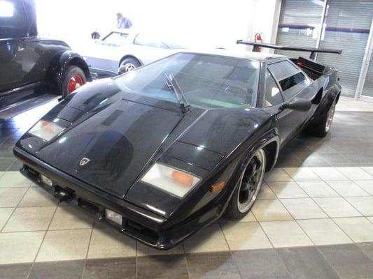 We need one of these--1987 Lamborghini Countach 5000 Quattrovalvole--Beautiful